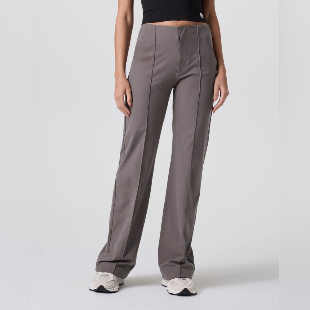 NEW Vuori XS Meta Wideleg VersaLife™ Pant in Chia